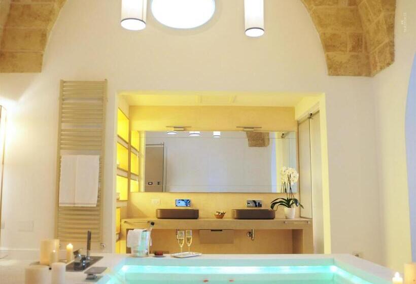 מיטת קינג בסוויטה, La Dimora Delle Fate Luxury & Spa