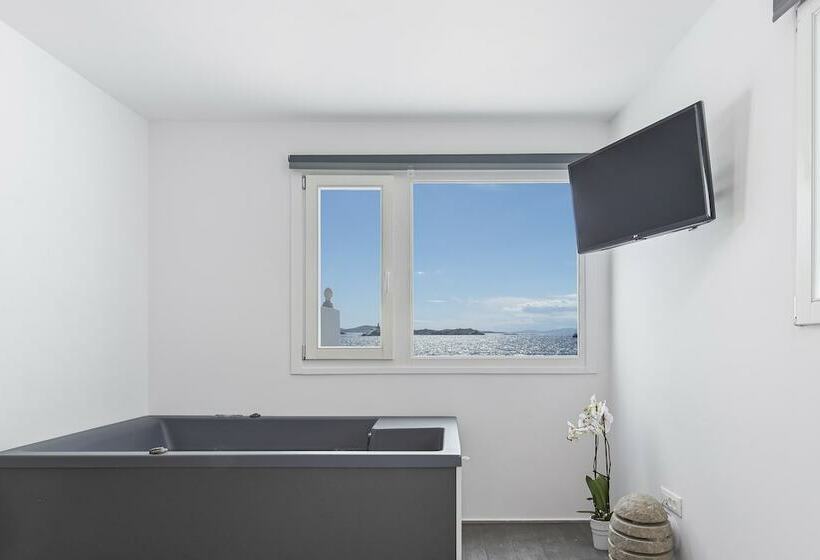 סוויטת אקזקיוטיב נוף לים, Little Venice Villas