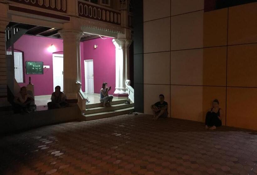 اتاق لوکس, Palm Rivera Kochi