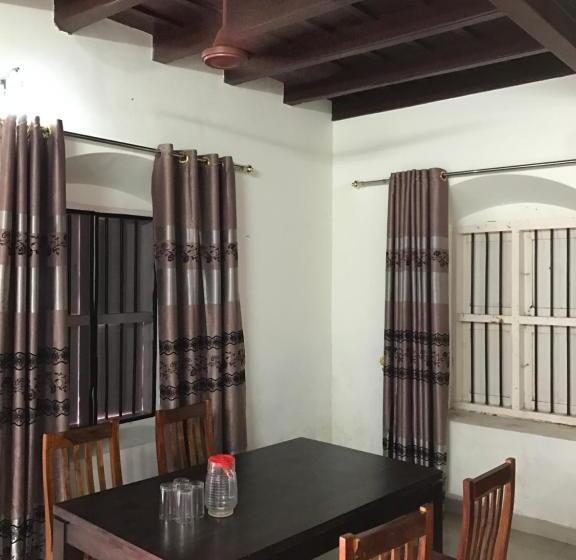 스위트 킹사이즈 침대, Palm Rivera Kochi