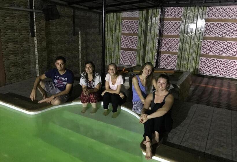 اتاق اکونومی, Palm Rivera Kochi