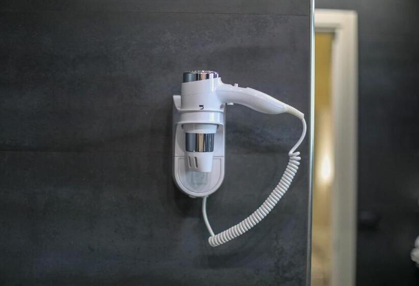 行政三人间, Terra Dei Sogni