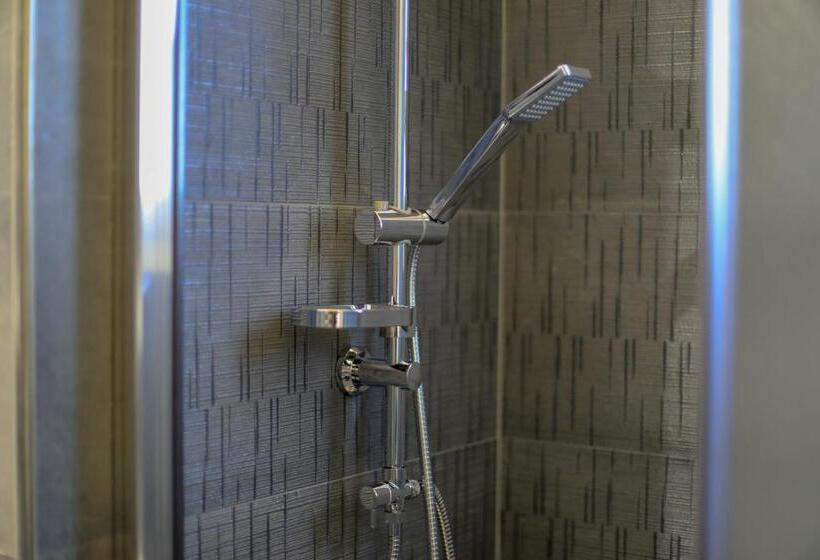 行政三人间, Terra Dei Sogni