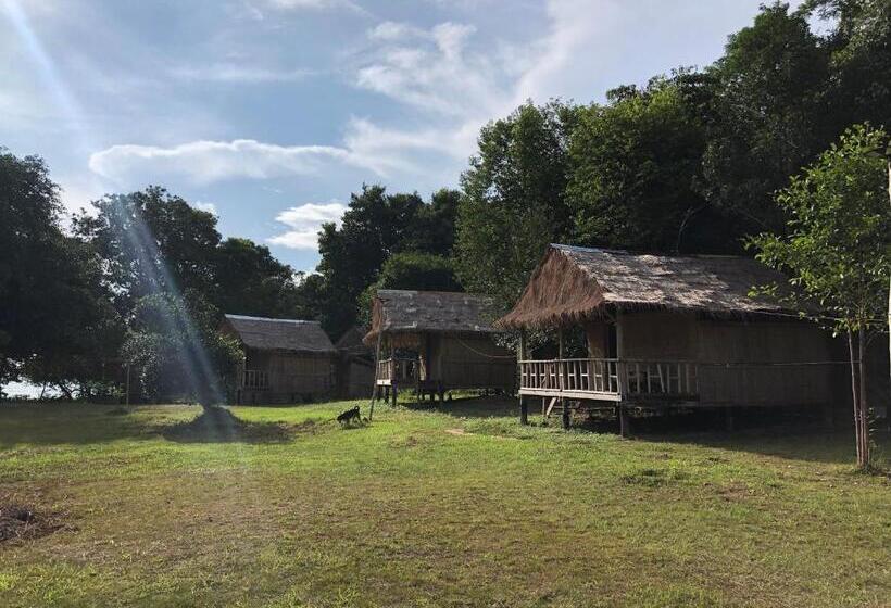 标准间带阳台, The Last Point Hostel