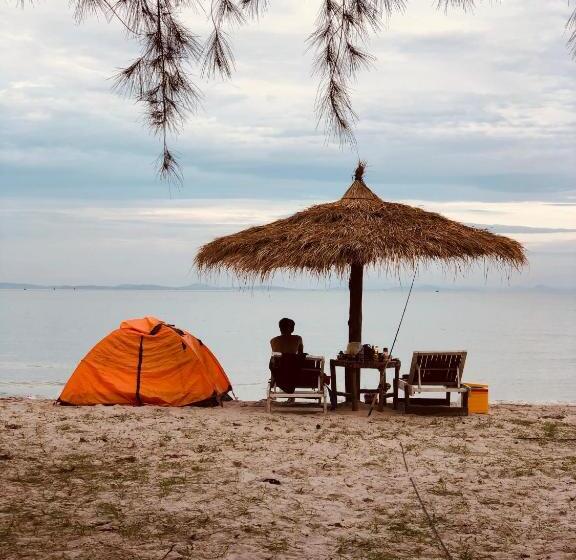 经济房, The Last Point   Hostel