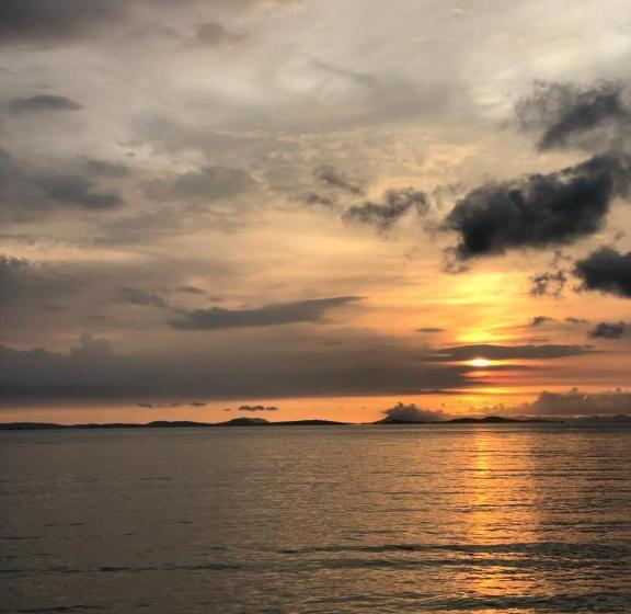 经济房, The Last Point Hostel