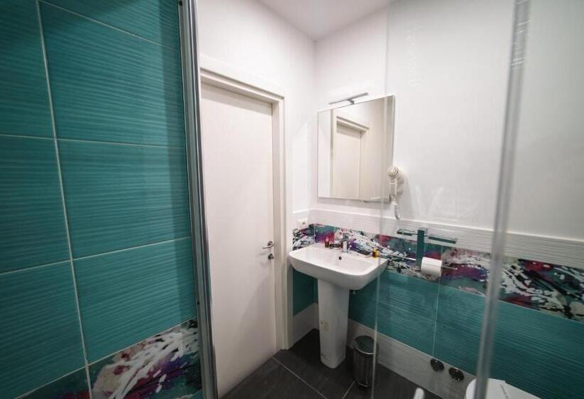 اتاق استاندارد, Anna S Family