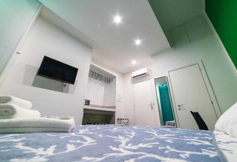 اتاق استاندارد, Anna S Family