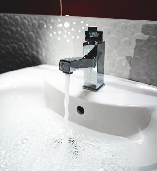 اتاق استاندارد سه نفره, Anna S Family