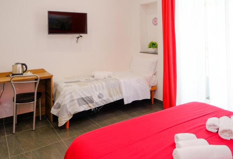 اتاق استاندارد سه نفره, Anna S Family