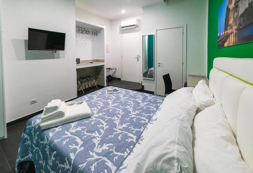 اتاق استاندارد, Anna S Family