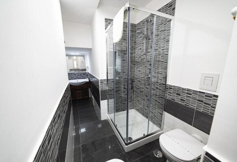 اتاق استاندارد, Anna S Family