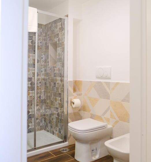 اتاق استاندارد سه نفره, Anna S Family