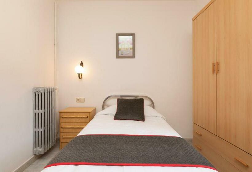 Номер Стандарт Индивидуальный, Hostal Montserrat