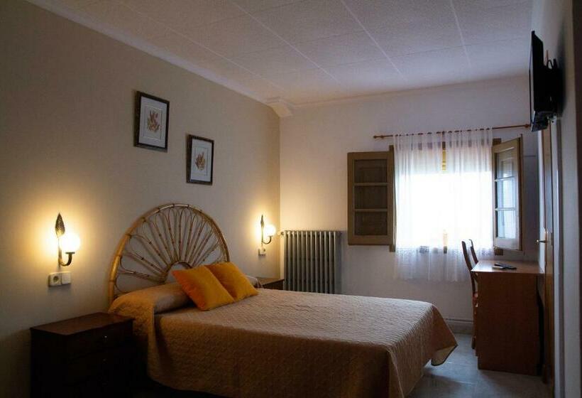 Номер Стандарт Вид на Горы, Hostal Montserrat