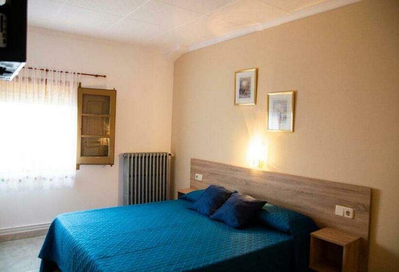 Номер Стандарт Вид на Горы, Hostal Montserrat