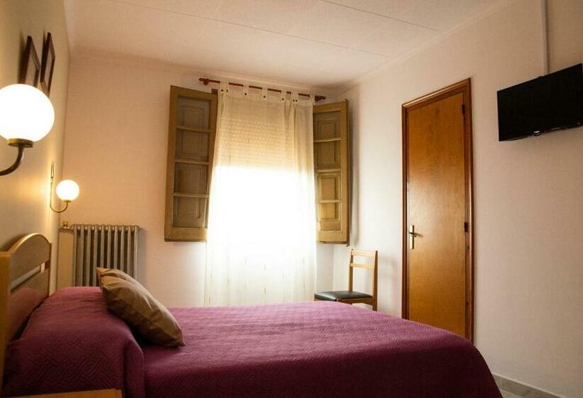 Номер Стандарт Вид на Горы, Hostal Montserrat