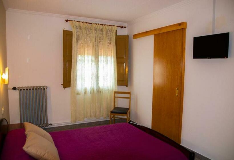 Номер Стандарт Вид на Горы, Hostal Montserrat