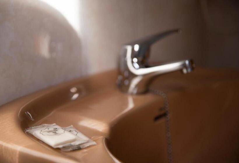 Номер Economy, Hostal Montserrat