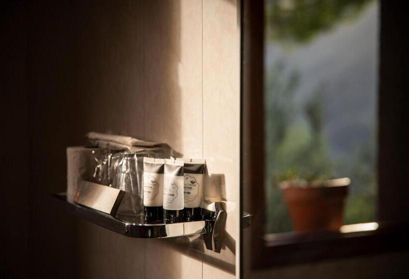 Номер Стандарт Вид на Горы, Hostal Montserrat