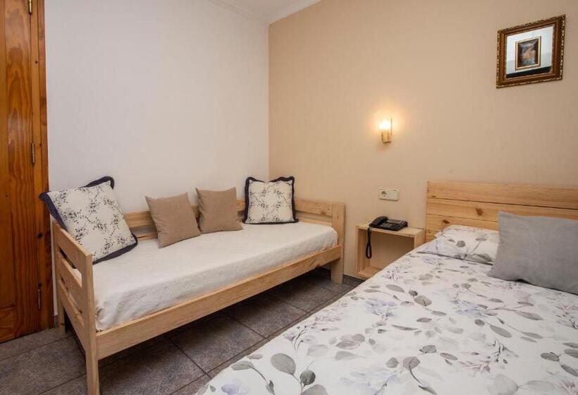 Номер Стандарт Вид на Горы, Hostal Montserrat