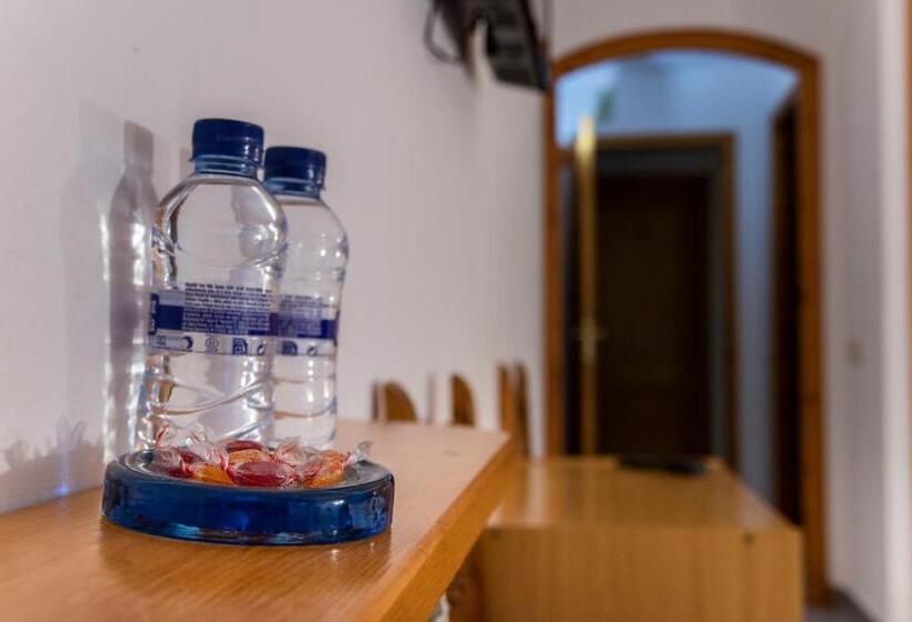 Номер Стандарт Вид на Горы, Hostal Montserrat