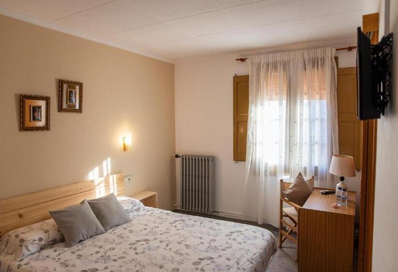 Номер Стандарт Вид на Горы, Hostal Montserrat