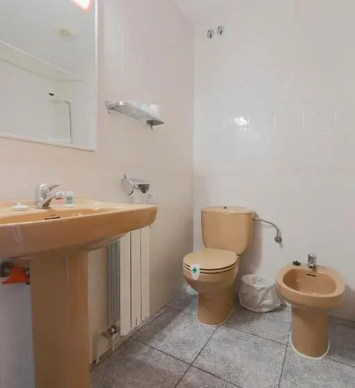 シングルデラックスルーム, Hostal Montserrat