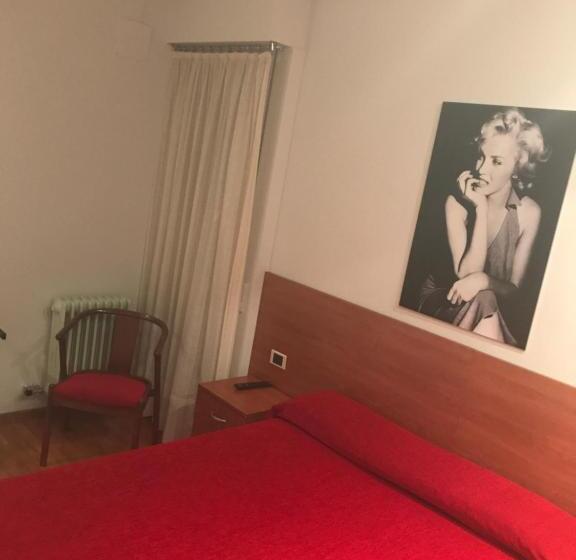 اتاق اکونومی با حمام مشترک, Pension Logroño