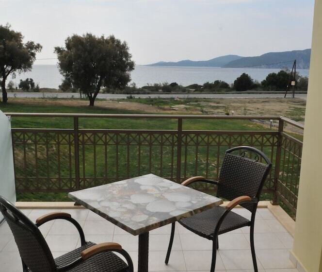 דירת חדר נוף לים, Finiki Plaza