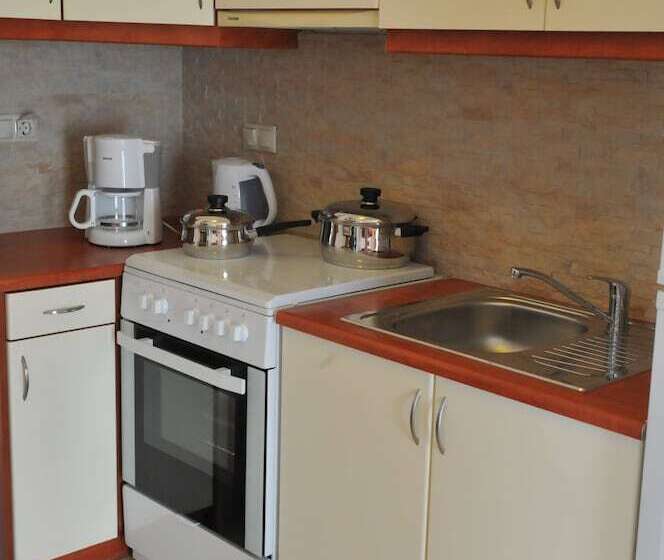 דירת חדר נוף לים, Finiki Plaza