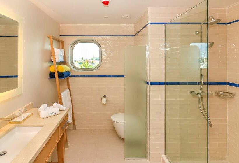 اتاق استاندارد با تخت دوبل و چشمانداز, Harbor Club St. Lucia, Curio Collection By Hilton