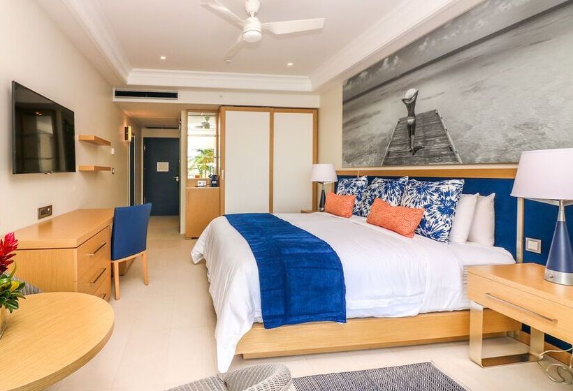 اتاق استاندارد با تخت دوبل و چشم‌انداز, Harbor Club St. Lucia, Curio Collection By Hilton