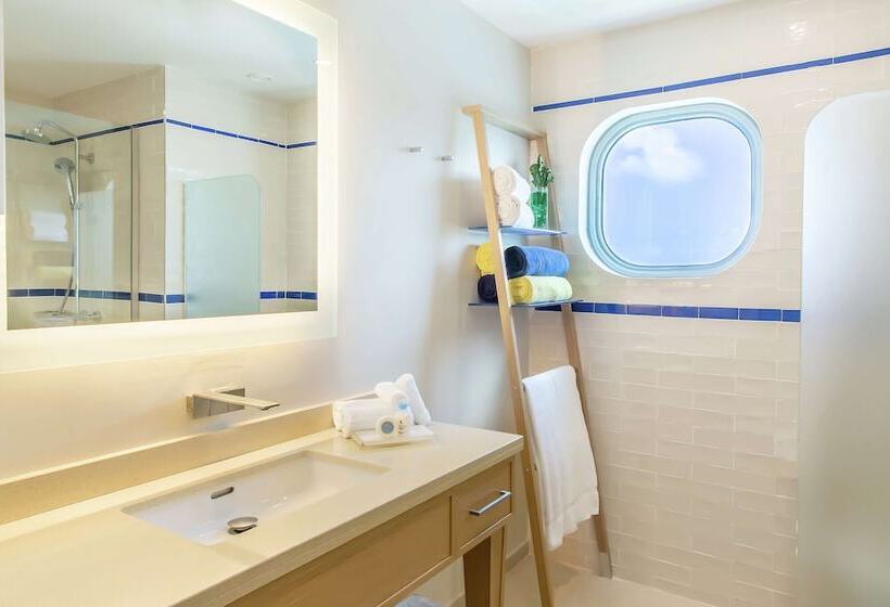 اتاق استاندارد با تخت دوبل و چشمانداز, Harbor Club St. Lucia, Curio Collection By Hilton