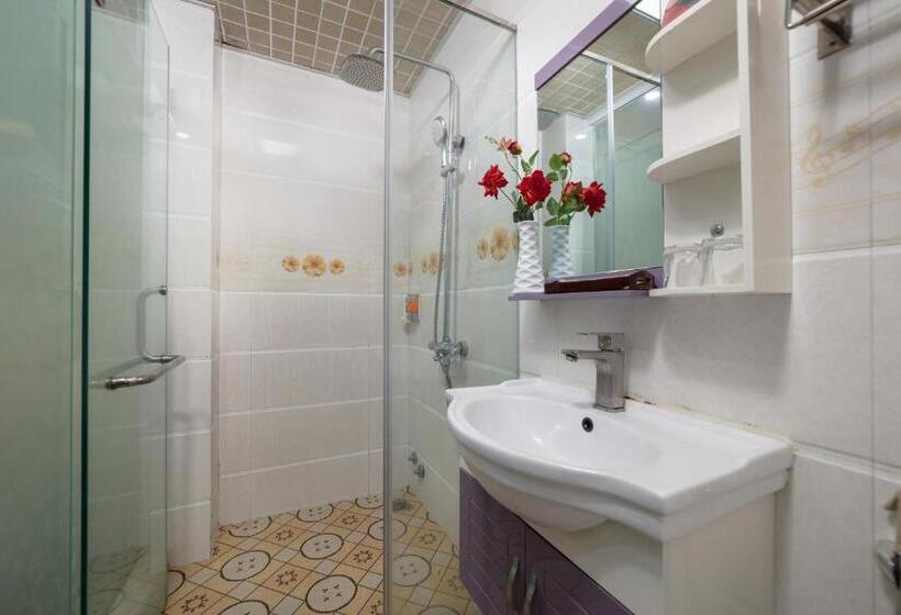 سوییت جونیور با بالکن, My Moon Hotel Hanoi