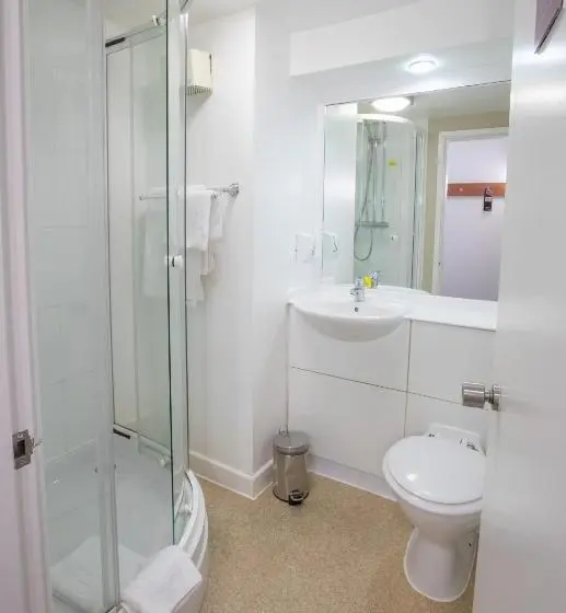 اتاق لوکس, Redwings Lodge Solihull