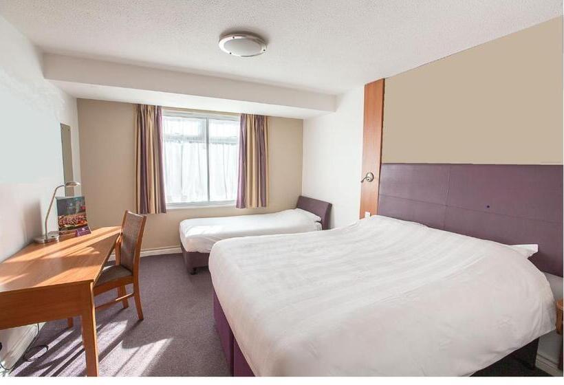 豪华三人间, Redwings Lodge Solihull