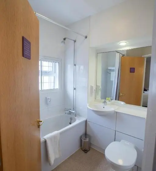 اتاق لوکس خانوادگی, Redwings Lodge Solihull