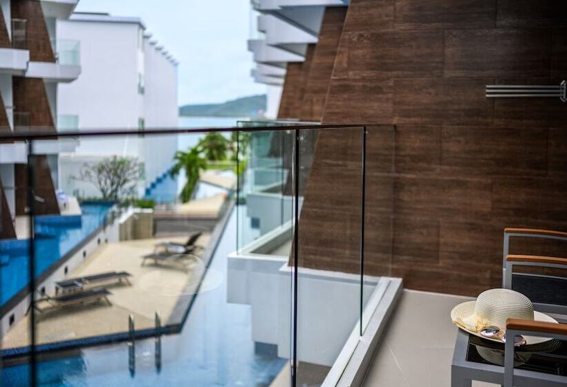 سوییت, The Beachfront Hotel Phuket