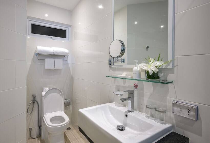 سوییت, The Beachfront Hotel Phuket