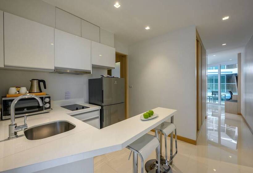 سوییت, The Beachfront Hotel Phuket