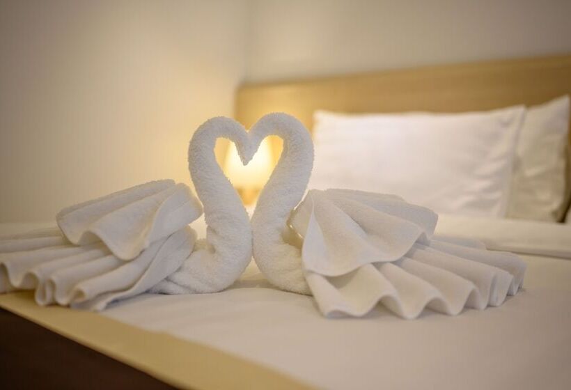 سوییت, The Beachfront Hotel Phuket