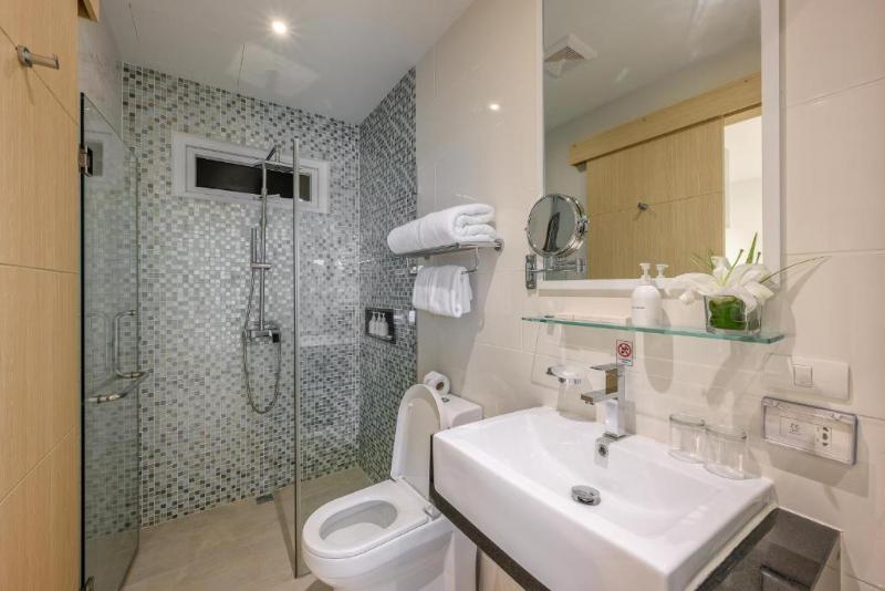 سوئیت 2 خوابه, The Beachfront Hotel Phuket