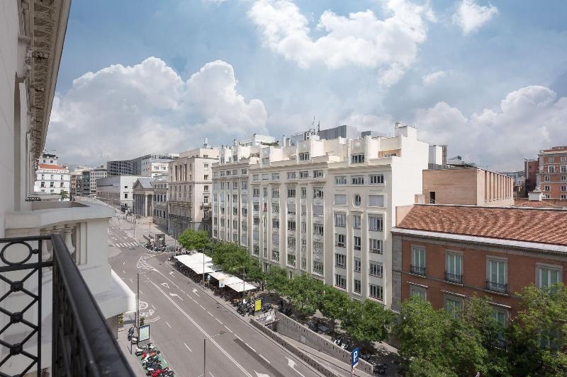 سوییت با چشمانداز دریا, The Beachfront Hotel Phuket