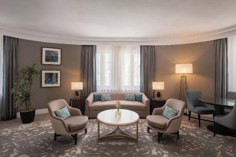 سوییت با چشمانداز دریا, The Beachfront Hotel Phuket