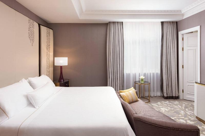 سوییت با چشمانداز دریا, The Beachfront Hotel Phuket