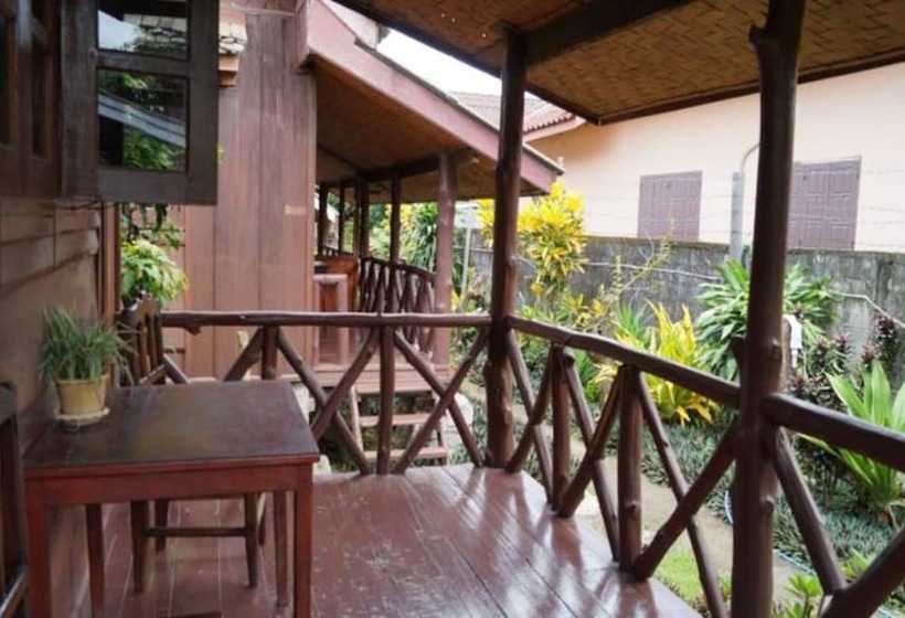 标准间带阳台, Vang Vieng Garden Bungalow