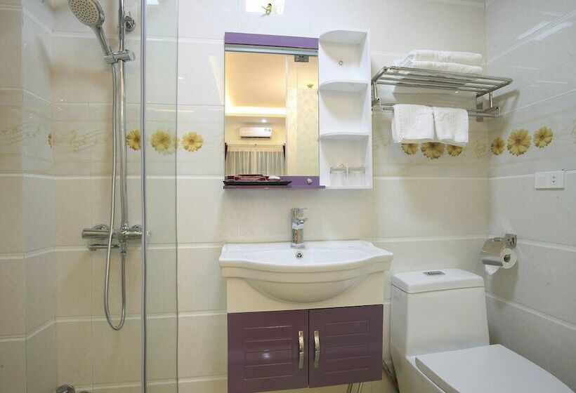 سوییت جونیور با بالکن, My Moon Hotel Hanoi