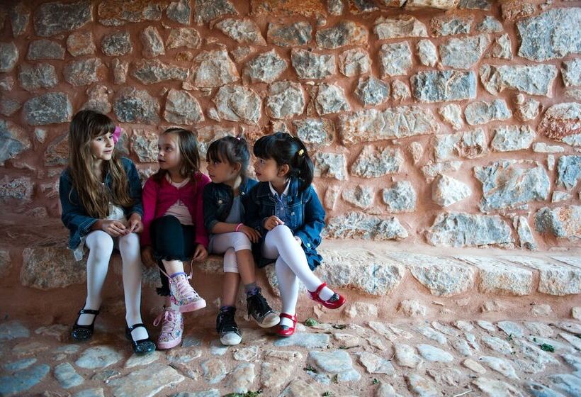 클래식 스튜디오, Arapakis Historic Castle