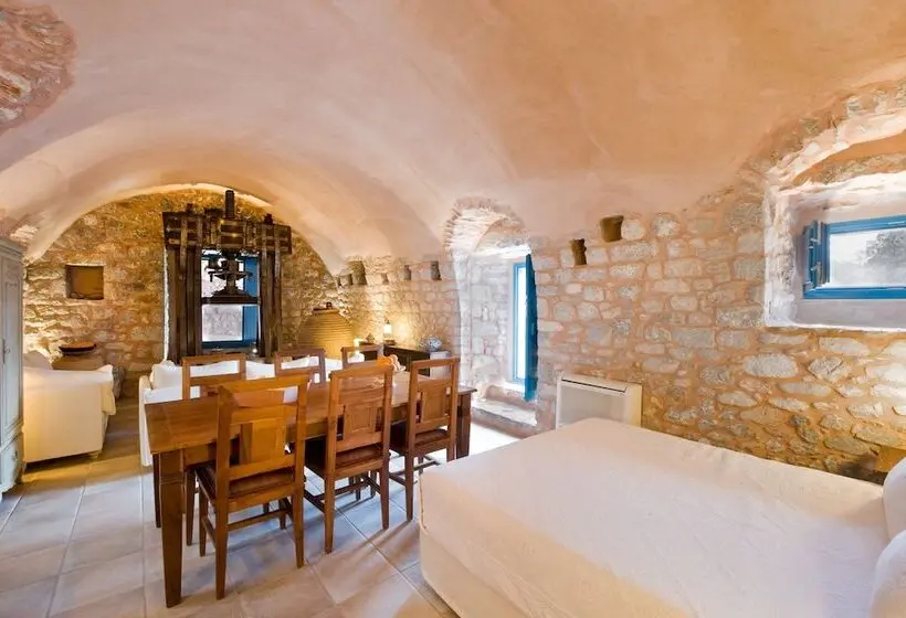 クラシックスタジオ, Arapakis Historic Castle